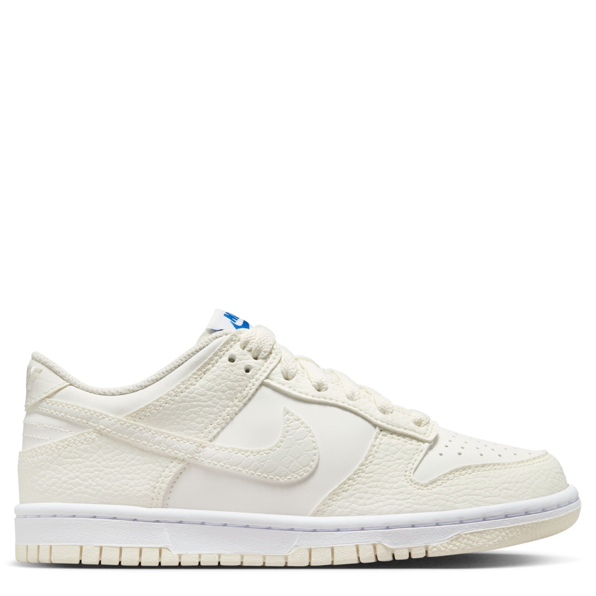 Nike girls dunks best sale